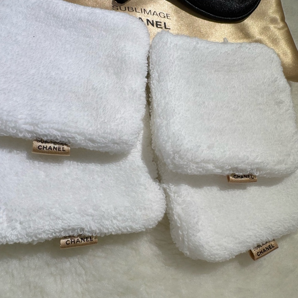 CHANEL Sublimage Black Eye Mask and White Terry Pads - Picture 5 of 10